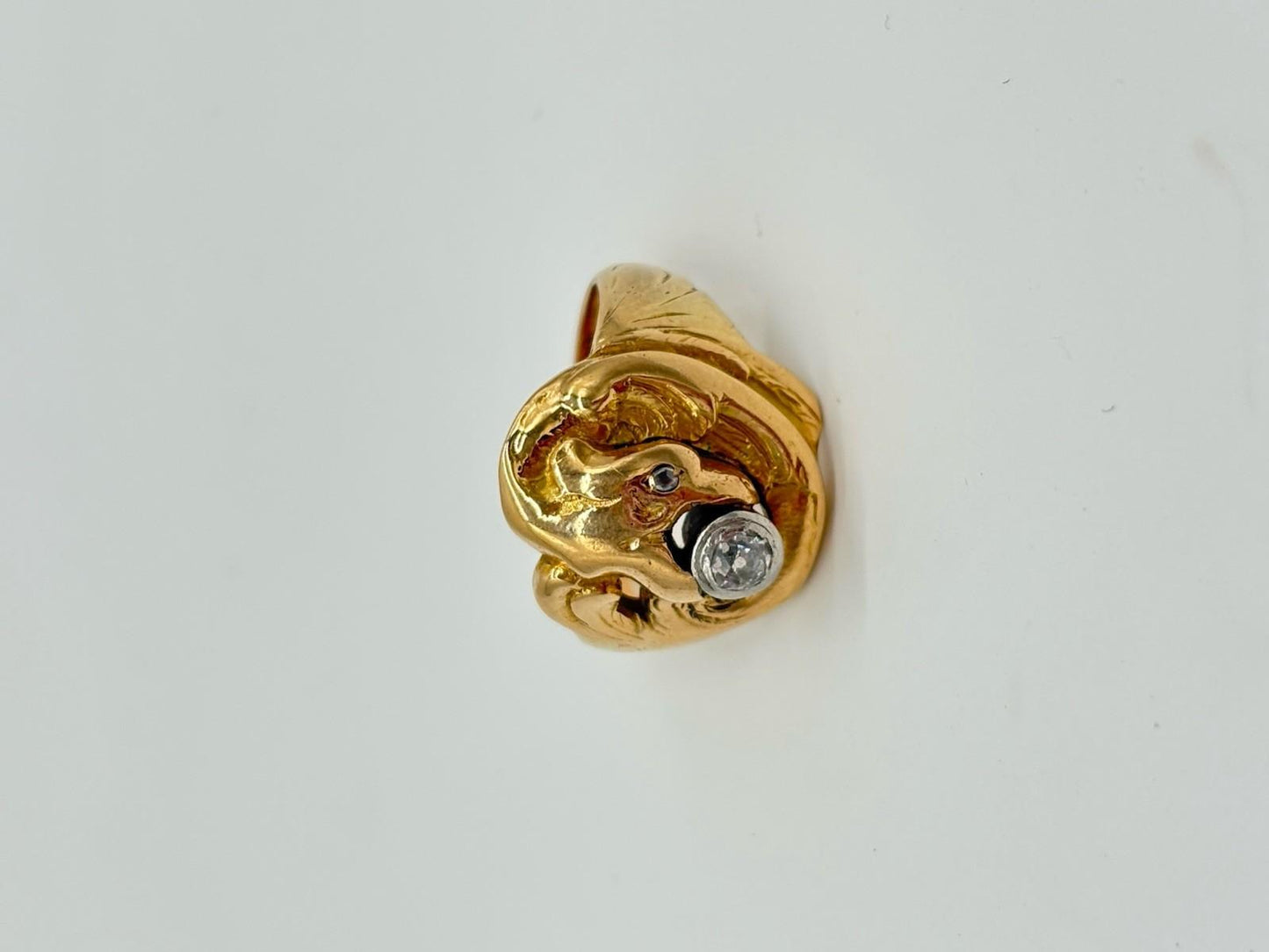 Imposanter Herrenring aus 585er 14k Gold in Drachenform mit einem Diamanten - Ludowinger