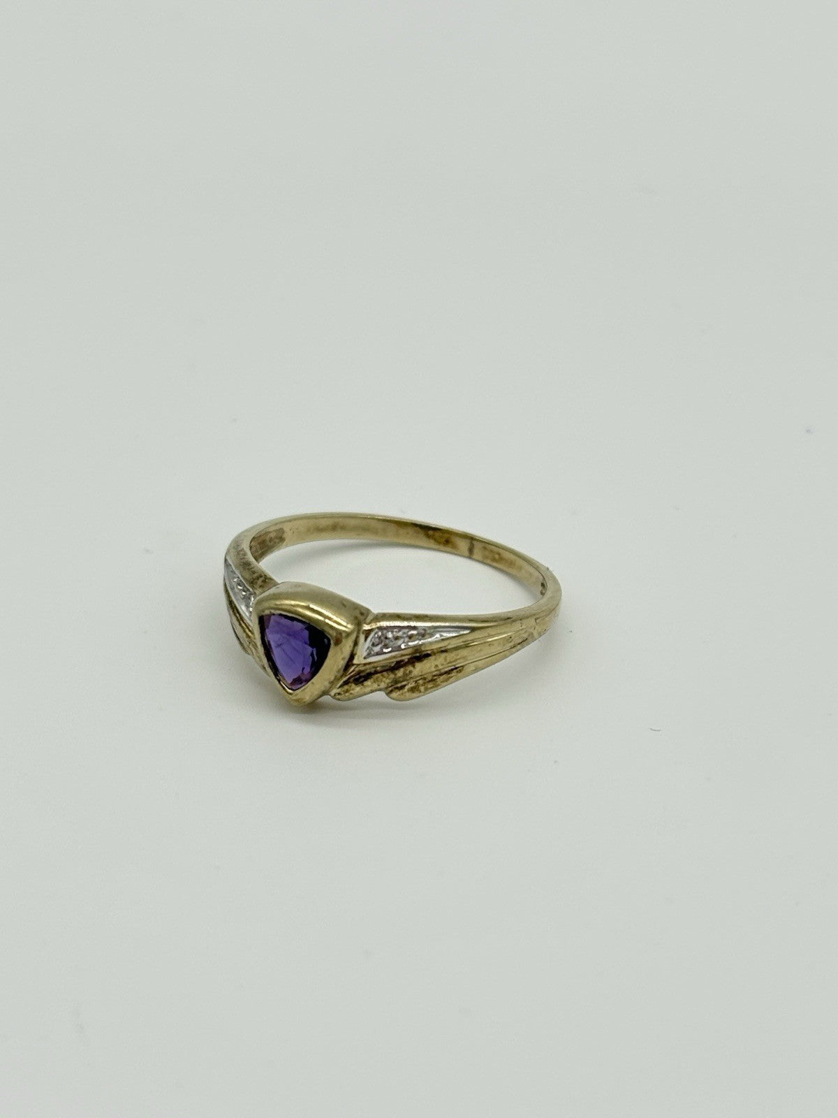 Ring aus 333er Gold mit Amethyst - Ludowinger