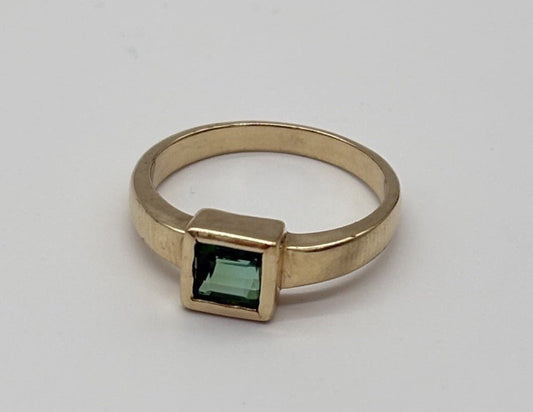 Ring aus 375er 9k Gold mit einem grünen Mintquarz, RG 54 - Ludowinger