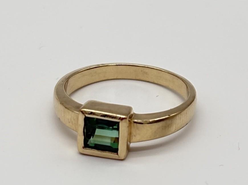 Ring aus 375er 9k Gold mit einem grünen Mintquarz, RG 54 - Ludowinger