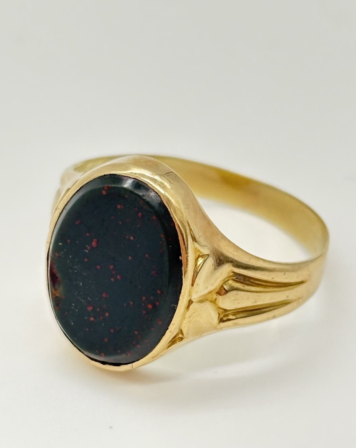 Ring aus 585 14K mit ovalen Blutstein - Ludowinger