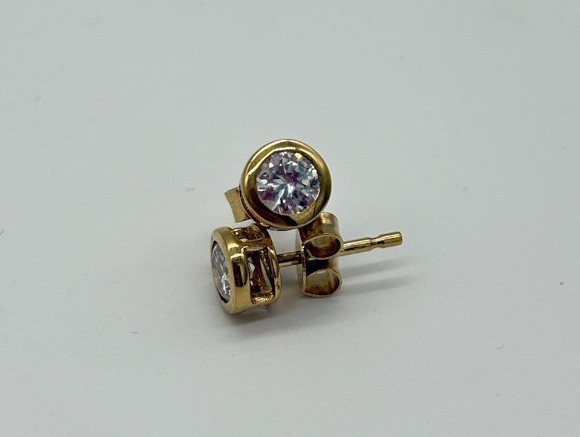 Solitär - Ohrstecker aus 375er Gold mit einem klaren Stein - Ludowinger